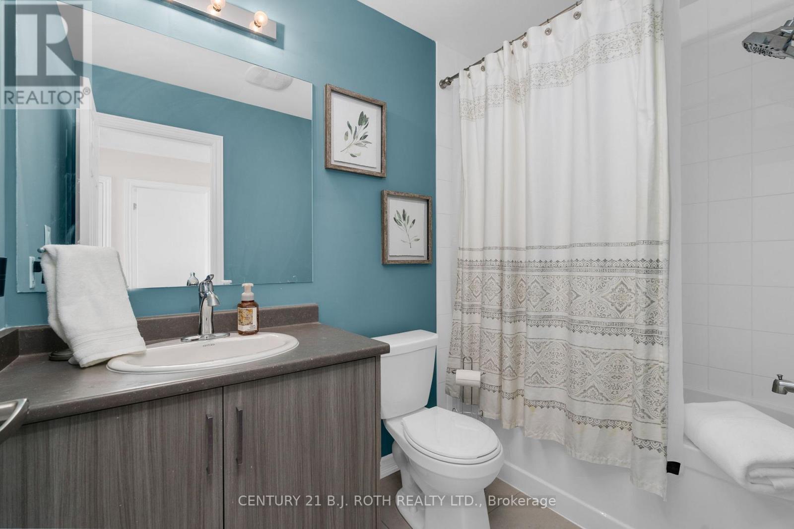 33 Westbury Way, Whitby, ON - Indoor Photo Showing Bathroom