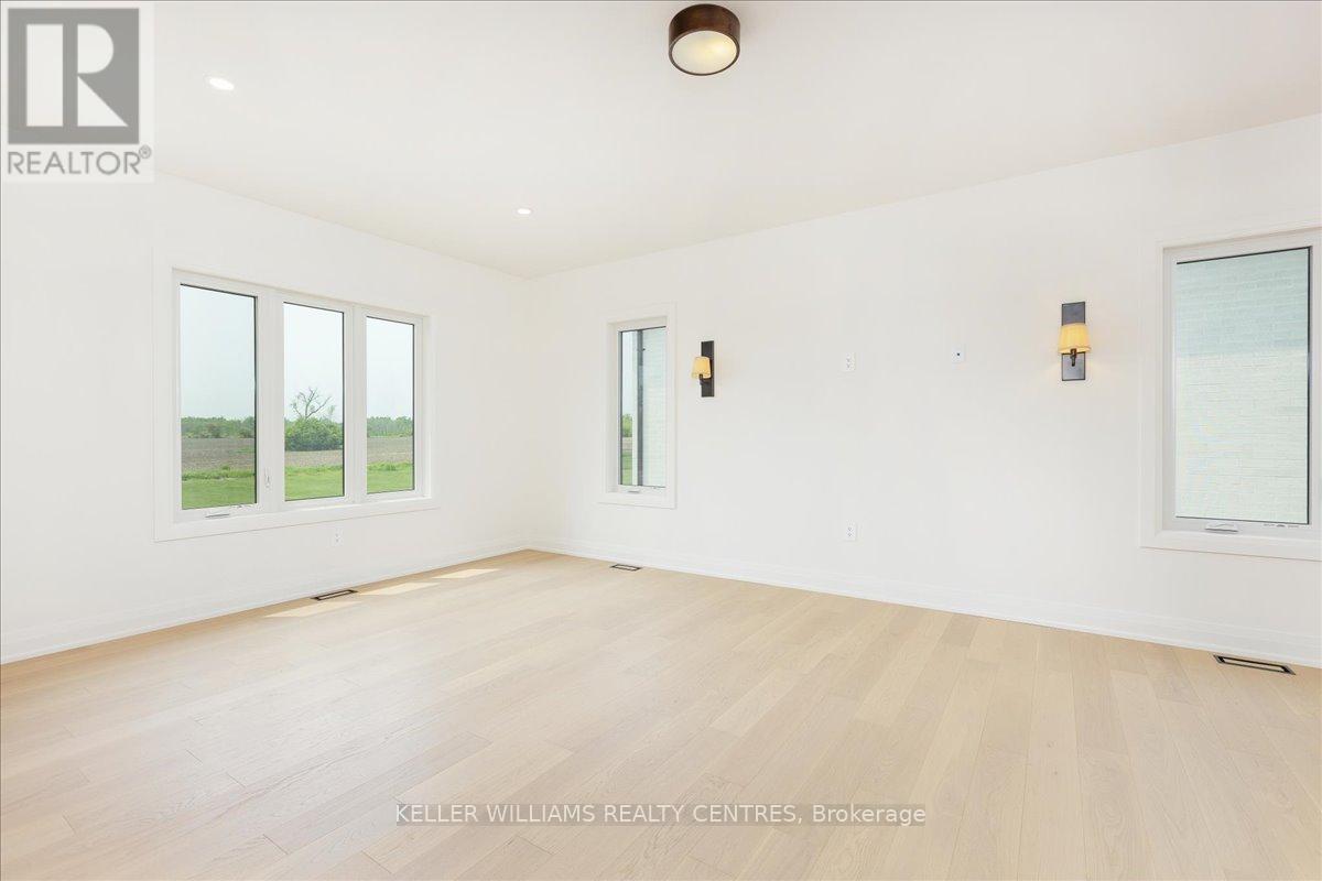 147 Lake Drive E, Georgina, ON - Indoor Photo Showing Other Room