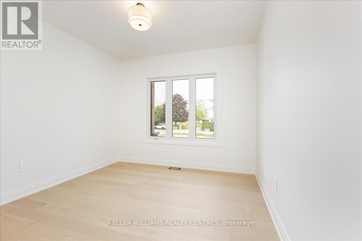 147 Lake Drive E, Georgina, ON - Indoor Photo Showing Other Room