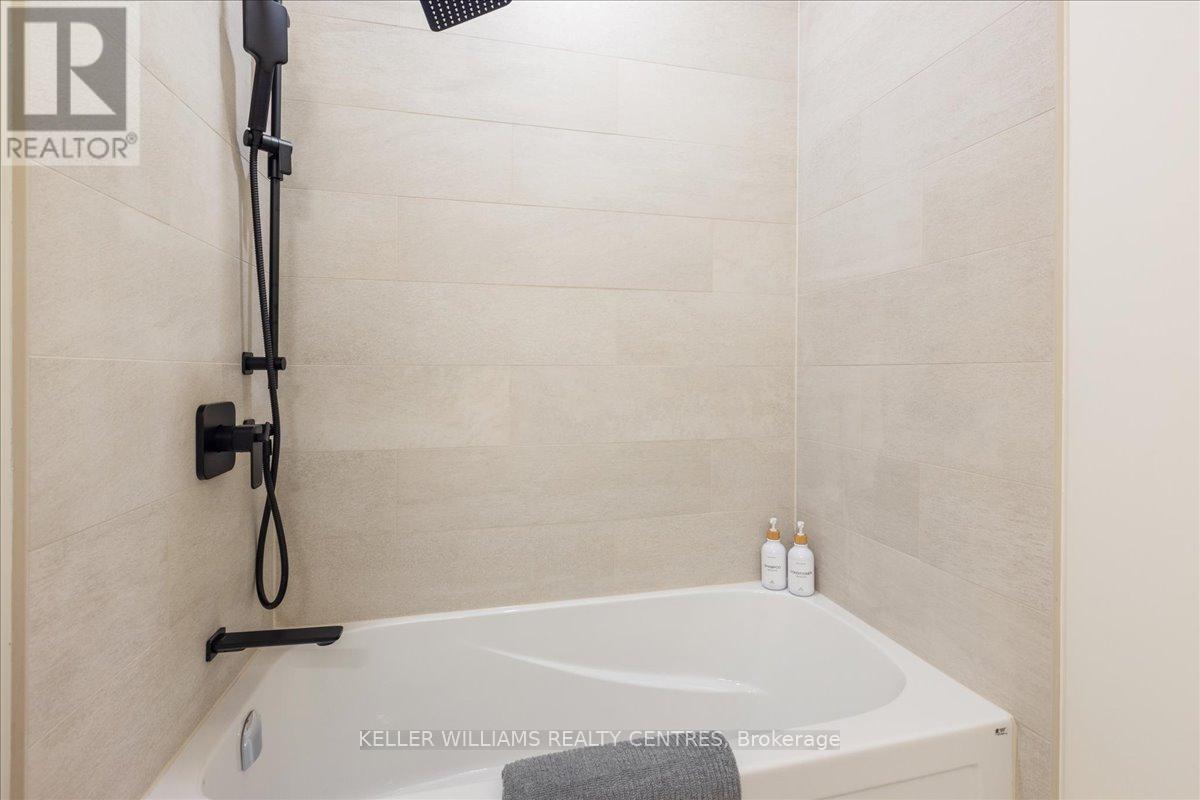 147 Lake Drive E, Georgina, ON - Indoor Photo Showing Bathroom