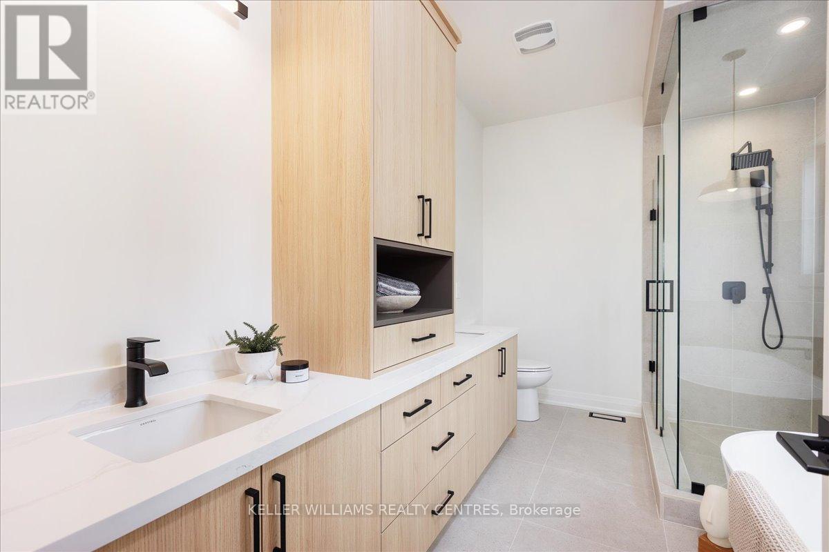 147 Lake Drive E, Georgina, ON - Indoor Photo Showing Bathroom