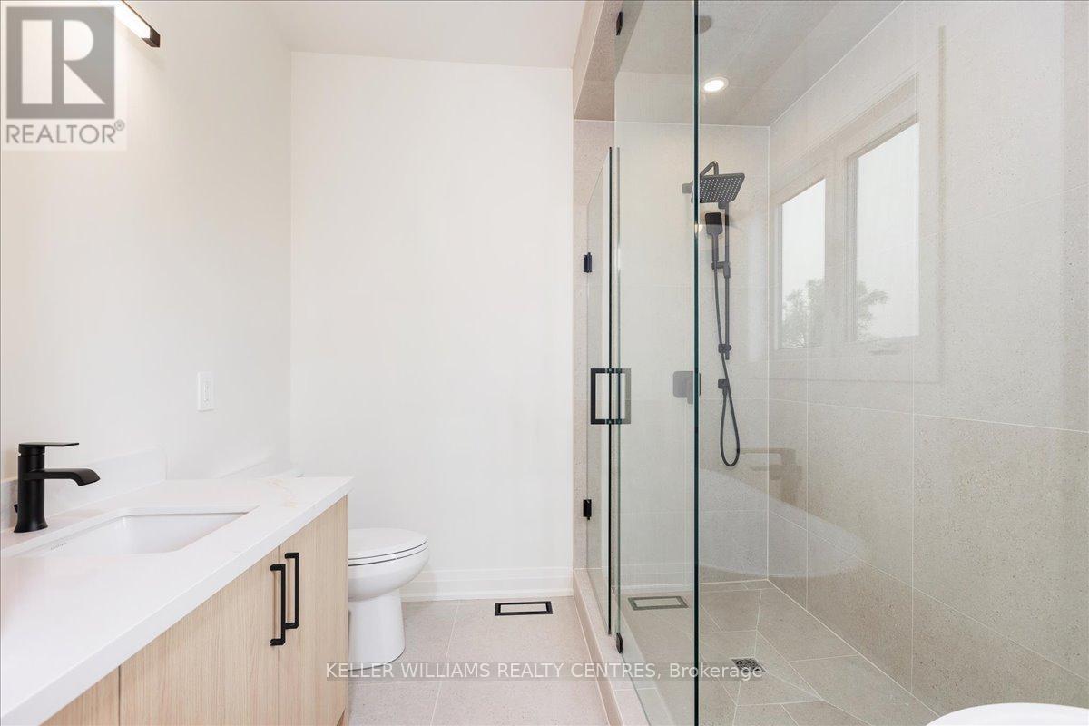 147 Lake Drive E, Georgina, ON - Indoor Photo Showing Bathroom