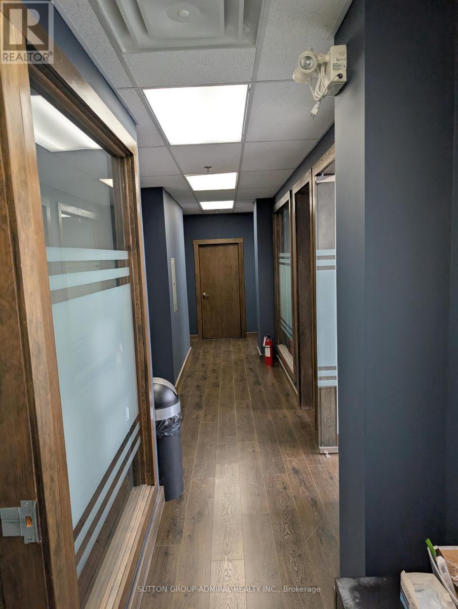 301 - 10376 Yonge Street, Richmond Hill, ON