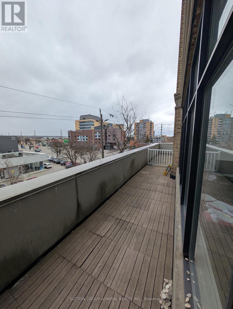 301 - 10376 Yonge Street, Richmond Hill, ON