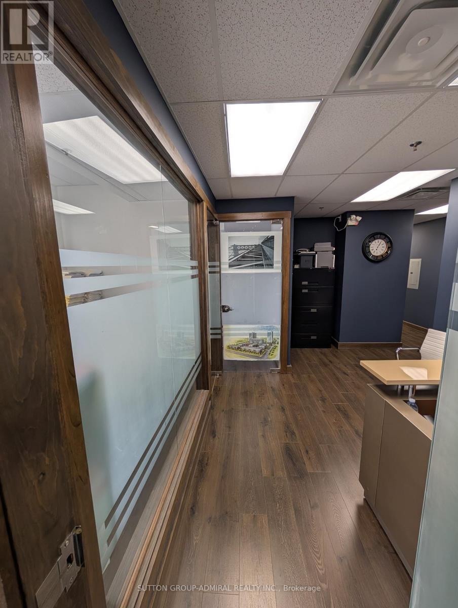 301 - 10376 Yonge Street, Richmond Hill, ON