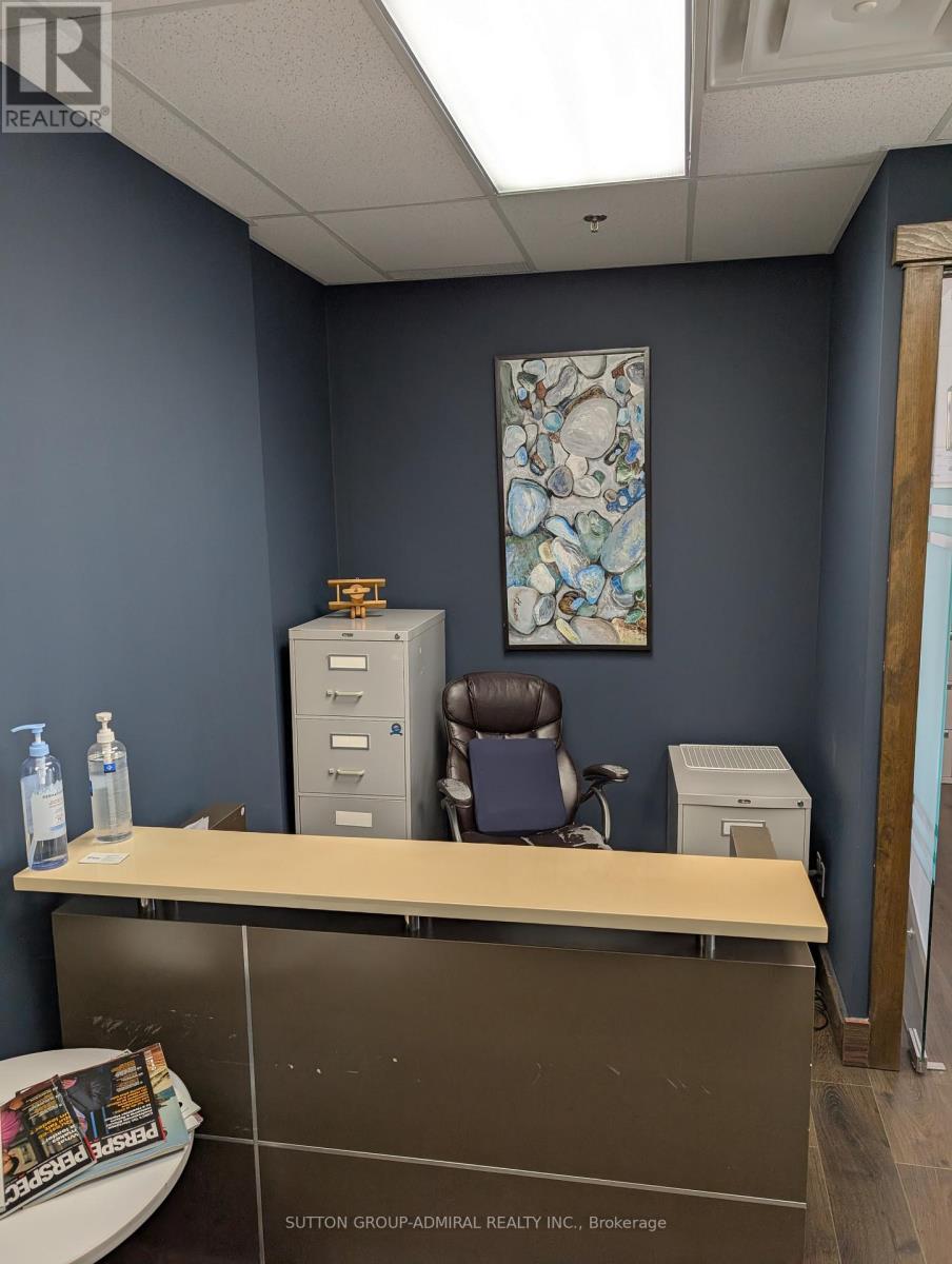 301 - 10376 Yonge Street, Richmond Hill, ON