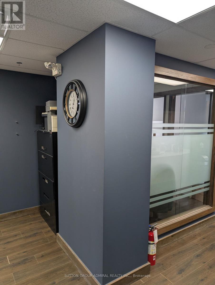 301 - 10376 Yonge Street, Richmond Hill, ON