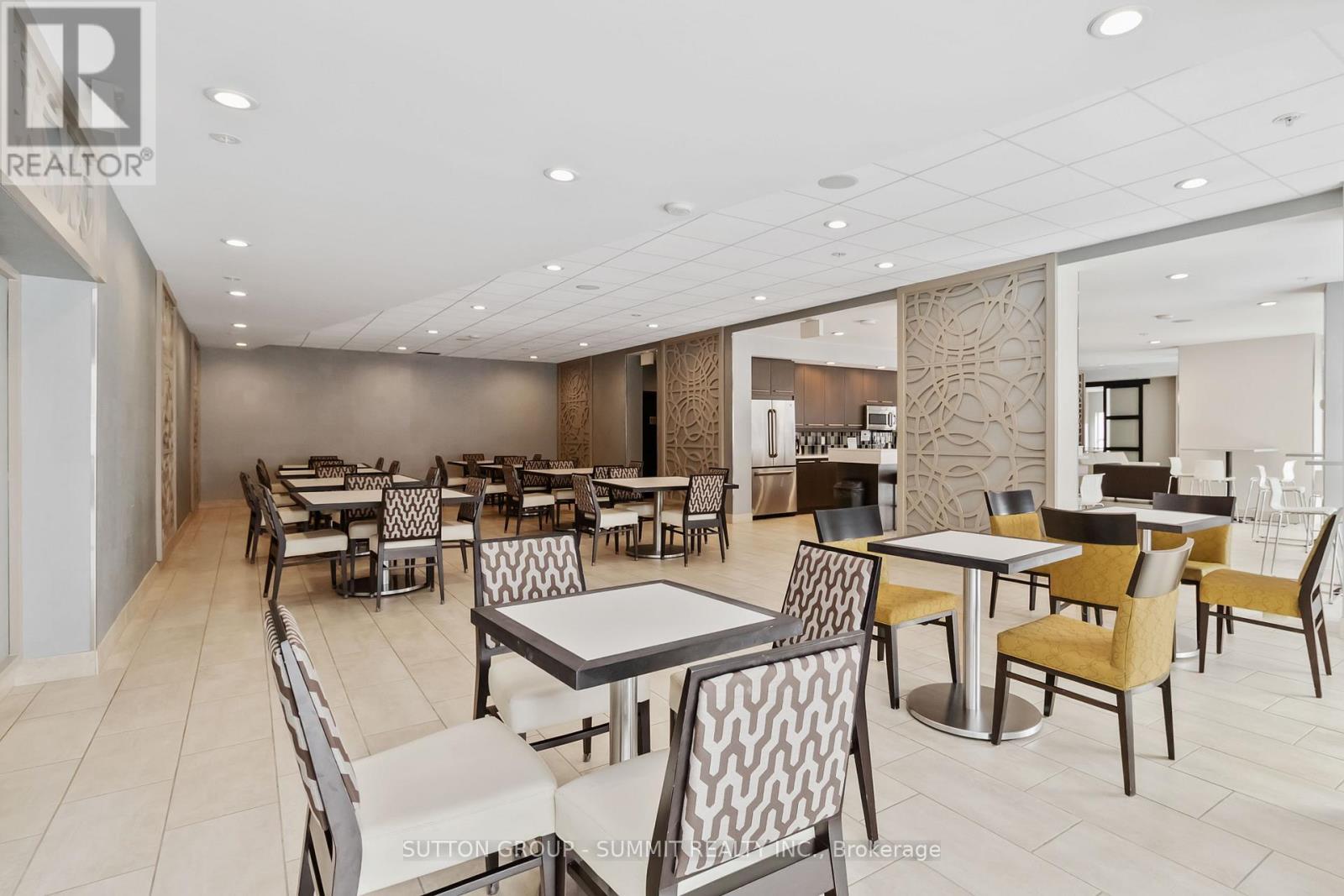 816 - 551 Maple Avenue, Burlington, ON - Indoor