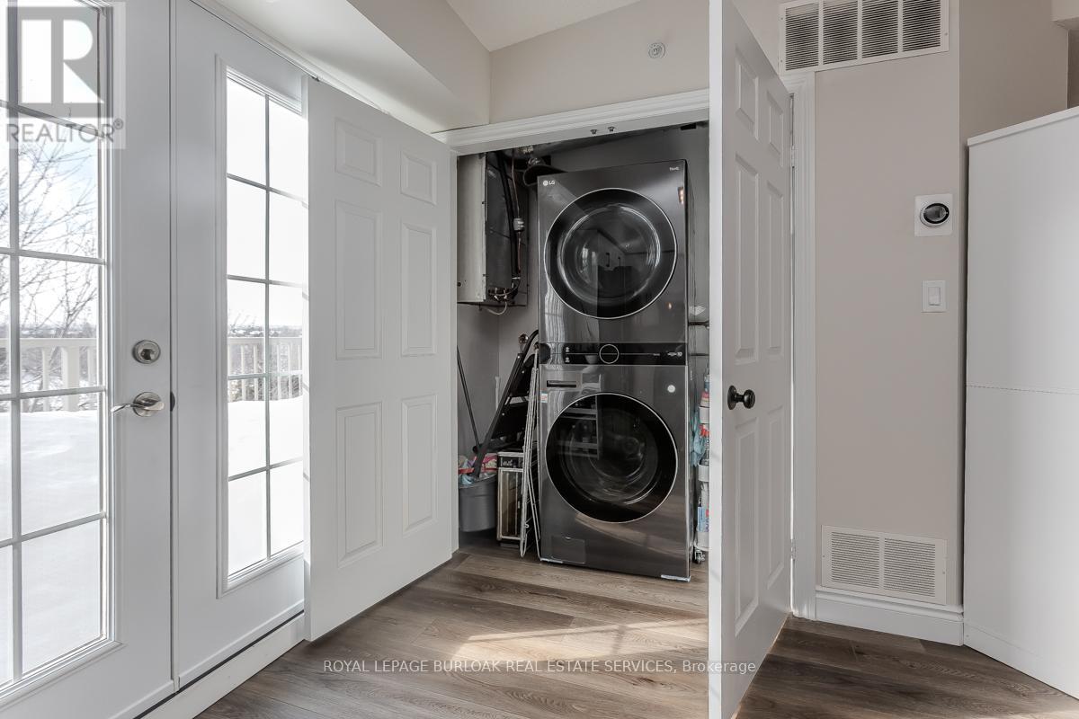 401 - 1450 Bishops Gate, Oakville, ON - Indoor Photo Showing Laundry Room