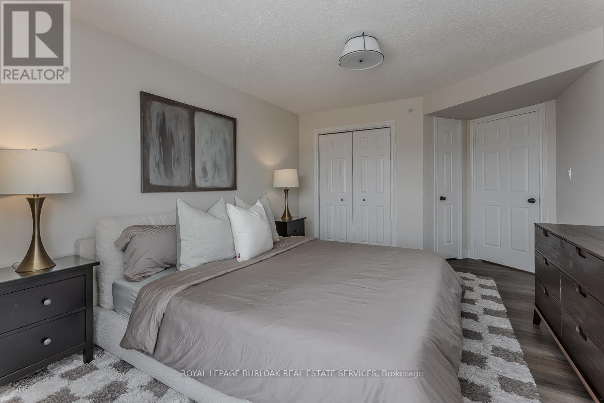 401 - 1450 Bishops Gate, Oakville, ON - Indoor Photo Showing Bedroom