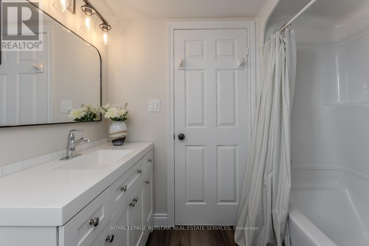 401 - 1450 Bishops Gate, Oakville, ON - Indoor Photo Showing Bathroom