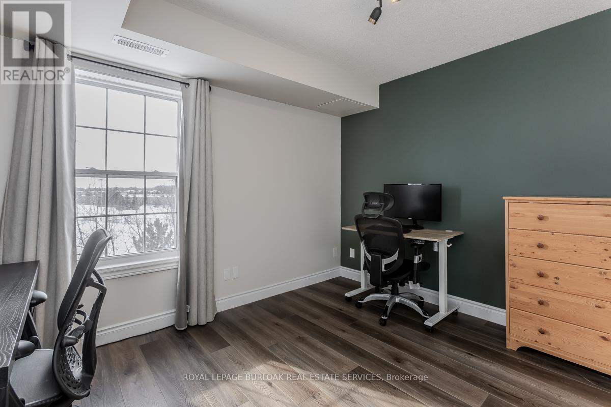 401 - 1450 Bishops Gate, Oakville, ON - Indoor