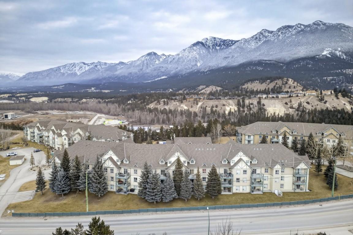 205-4767 Forsters Landing Road, Radium Hot Springs, BC - Outdoor With View