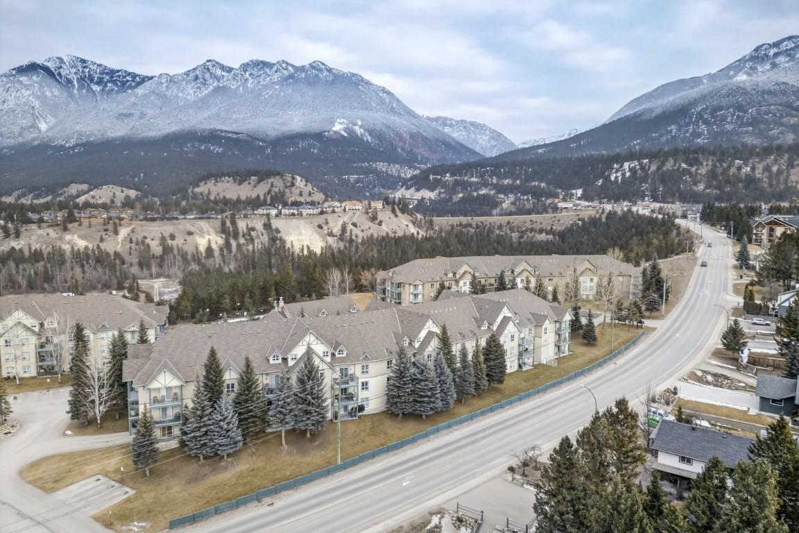 205-4767 Forsters Landing Road, Radium Hot Springs, BC - Outdoor With View