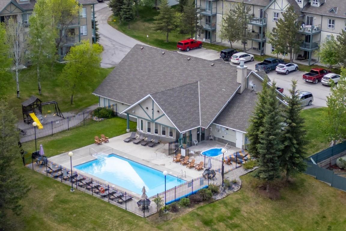 205-4767 Forsters Landing Road, Radium Hot Springs, BC - Outdoor With In Ground Pool