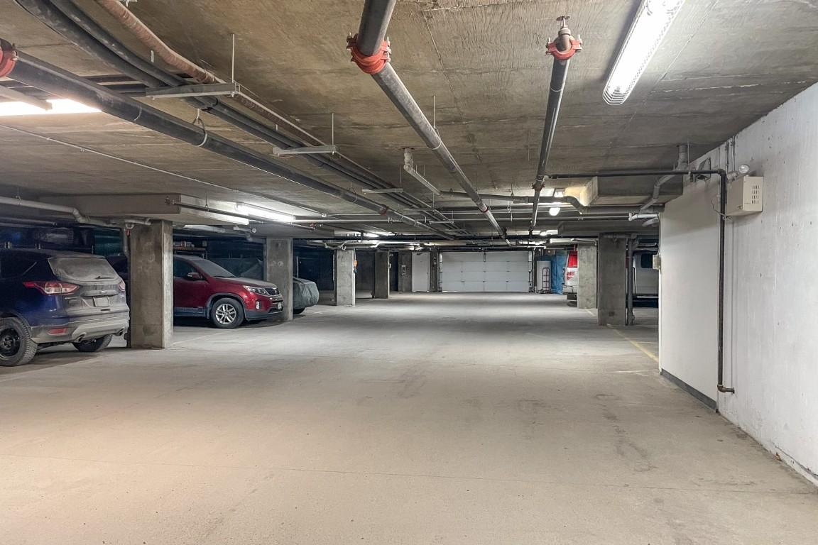 205-4767 Forsters Landing Road, Radium Hot Springs, BC - Indoor Photo Showing Garage