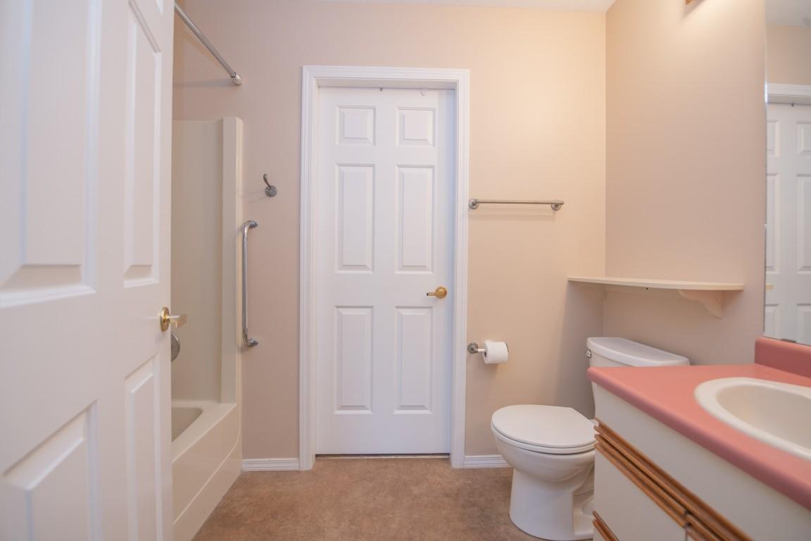 56-3900 27 Avenue, Vernon, BC - Indoor Photo Showing Bathroom