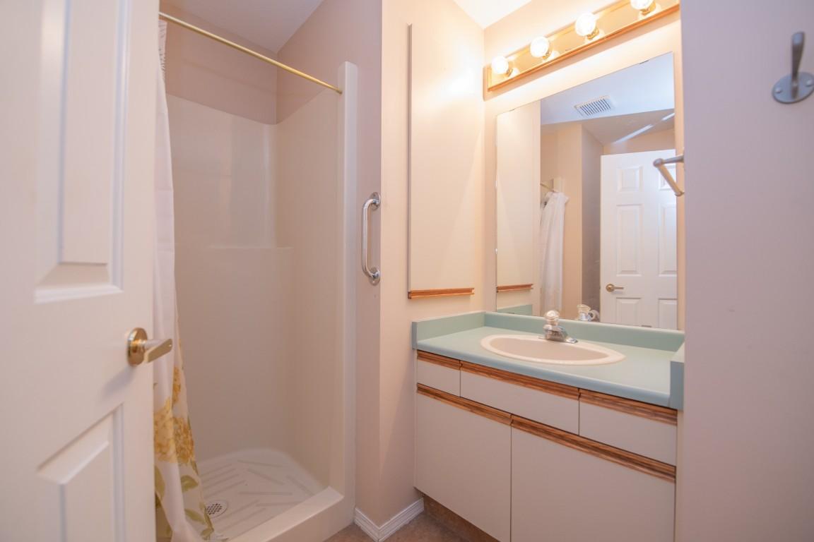 56-3900 27 Avenue, Vernon, BC - Indoor Photo Showing Bathroom