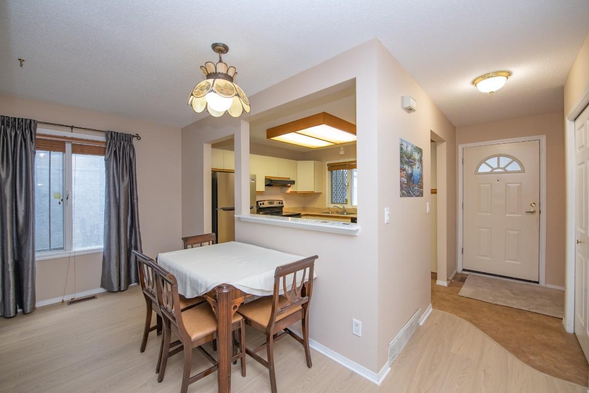 56-3900 27 Avenue, Vernon, BC - Indoor Photo Showing Dining Room