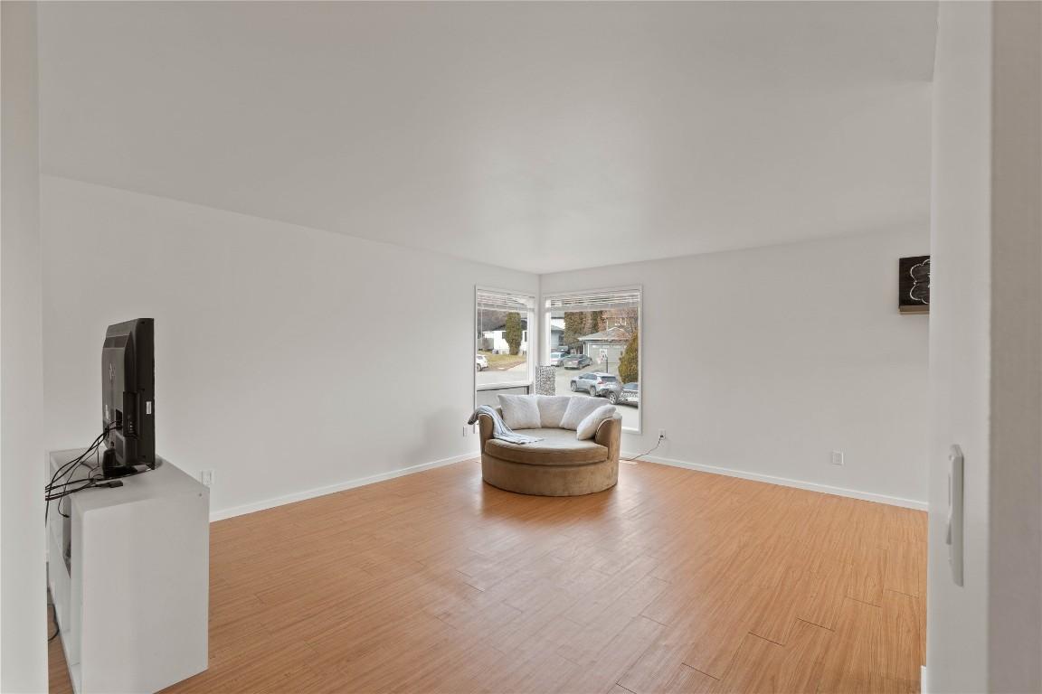1736 Leighton Place, Kamloops, BC - Indoor Photo Showing Living Room