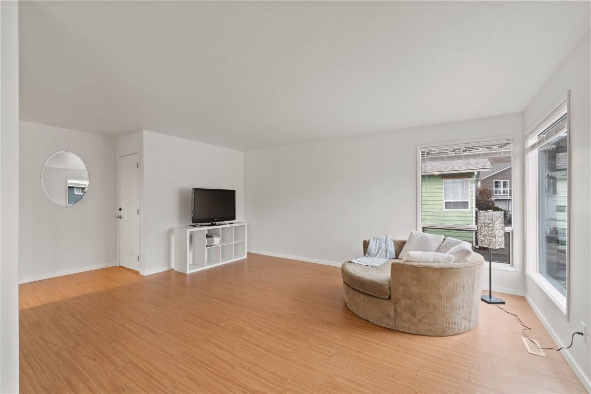 1736 Leighton Place, Kamloops, BC - Indoor Photo Showing Living Room