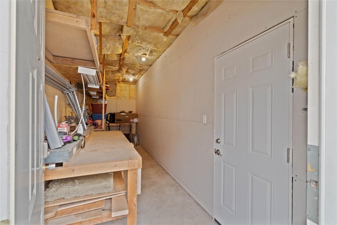 1736 Leighton Place, Kamloops, BC - Indoor Photo Showing Other Room