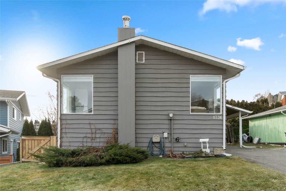 1736 Leighton Place, Kamloops, BC - Outdoor With Exterior