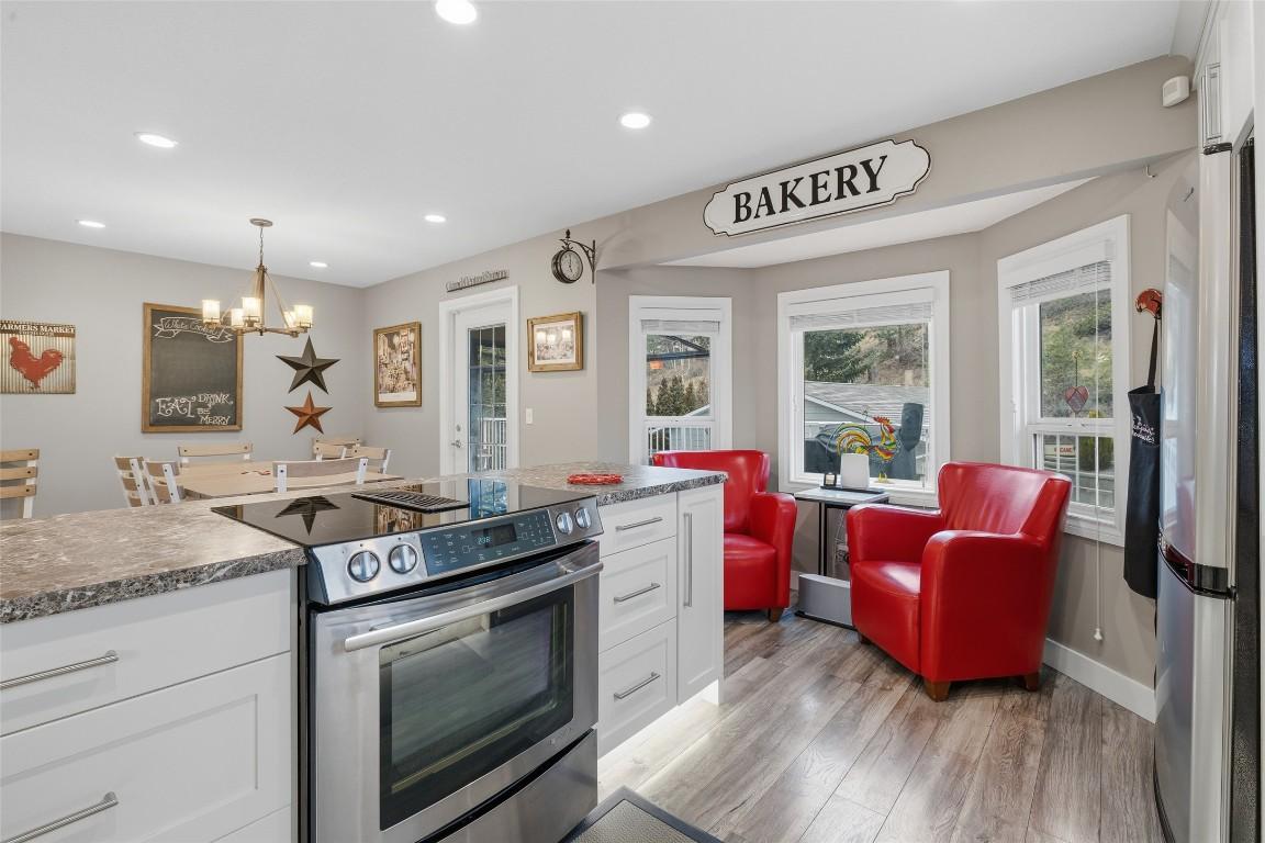 3324 Mcginnis Road, West Kelowna, BC - Indoor Photo Showing Kitchen