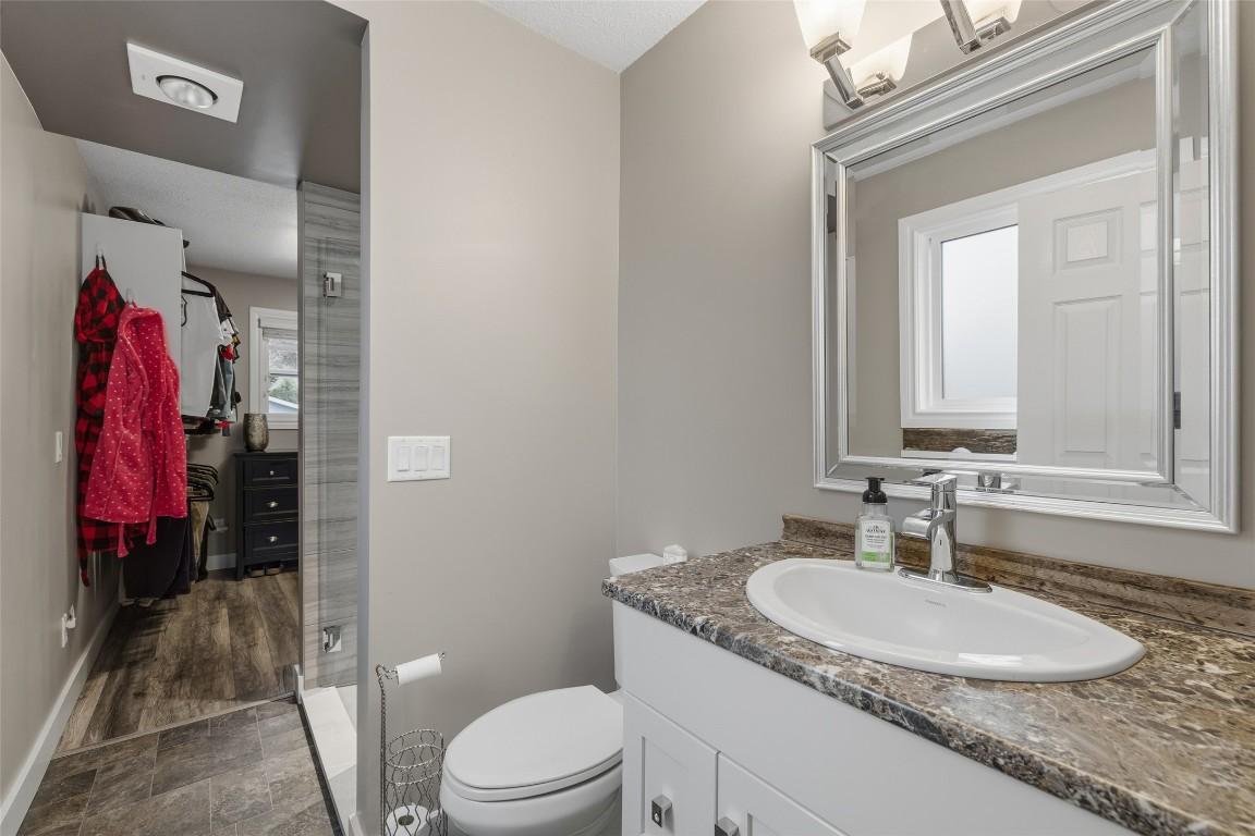 3324 Mcginnis Road, West Kelowna, BC - Indoor Photo Showing Bathroom