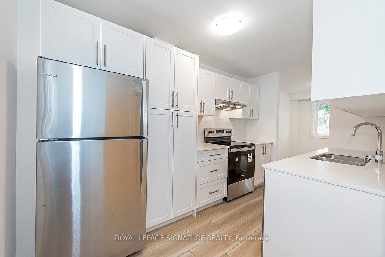 49-88 Tunbridge Crescent, Hamilton, ON - Indoor Photo Showing Kitchen With Stainless Steel Kitchen With Double Sink
