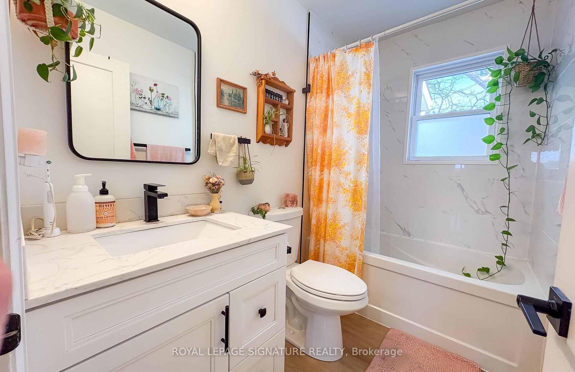 437 Upper Kenilworth Avenue, Hamilton, ON - Indoor Photo Showing Bathroom