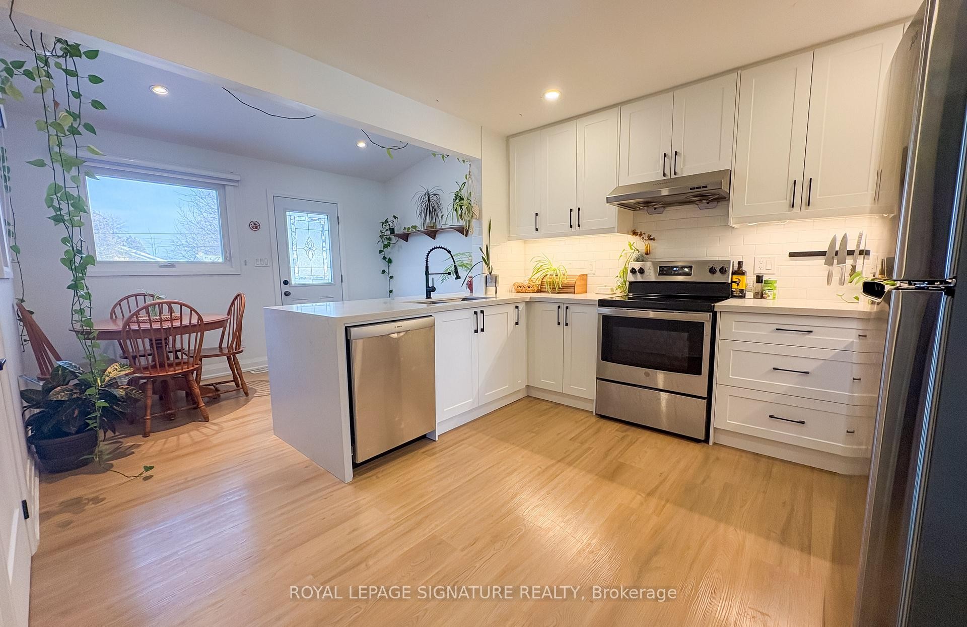 437 Upper Kenilworth Avenue, Hamilton, ON - Indoor Photo Showing Kitchen