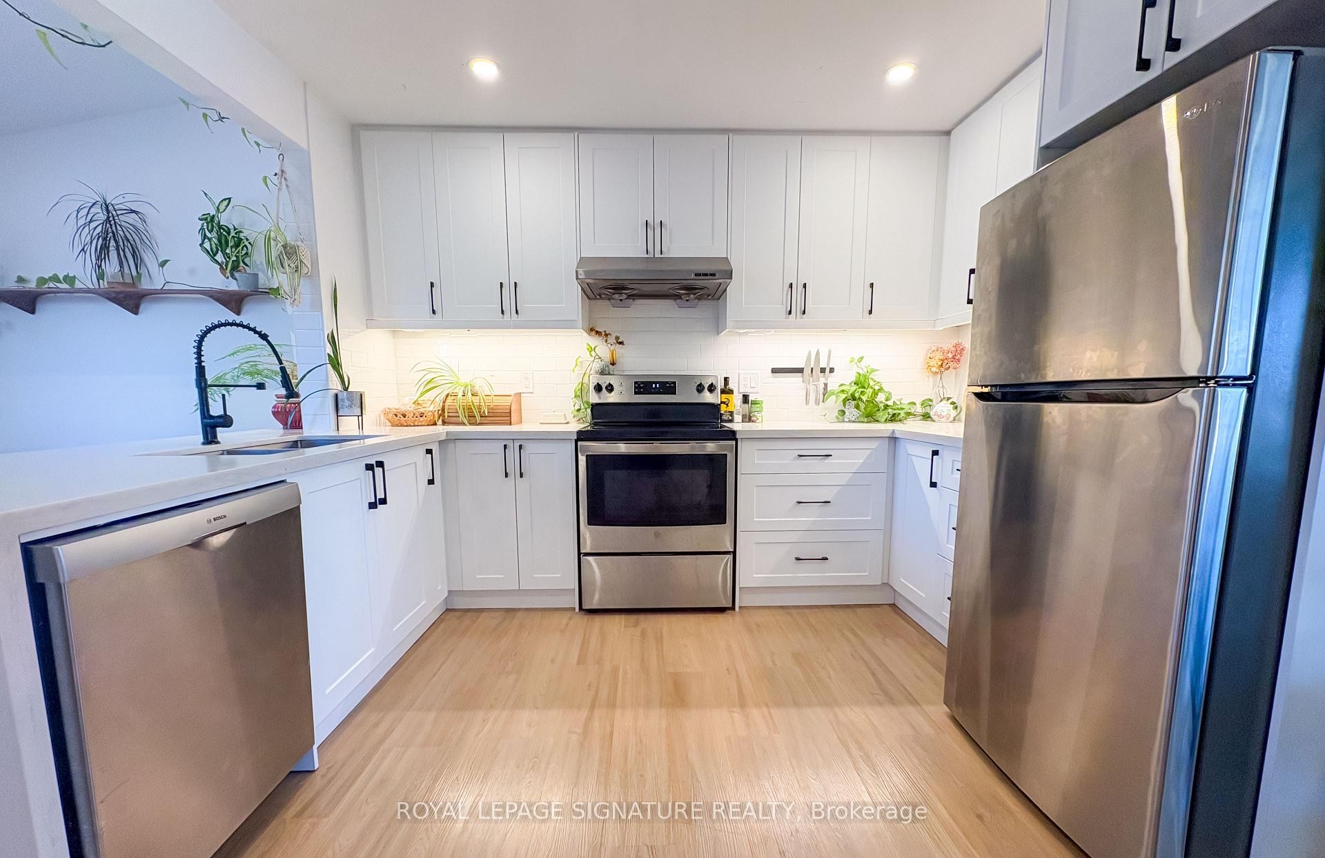 437 Upper Kenilworth Avenue, Hamilton, ON - Indoor Photo Showing Kitchen With Upgraded Kitchen