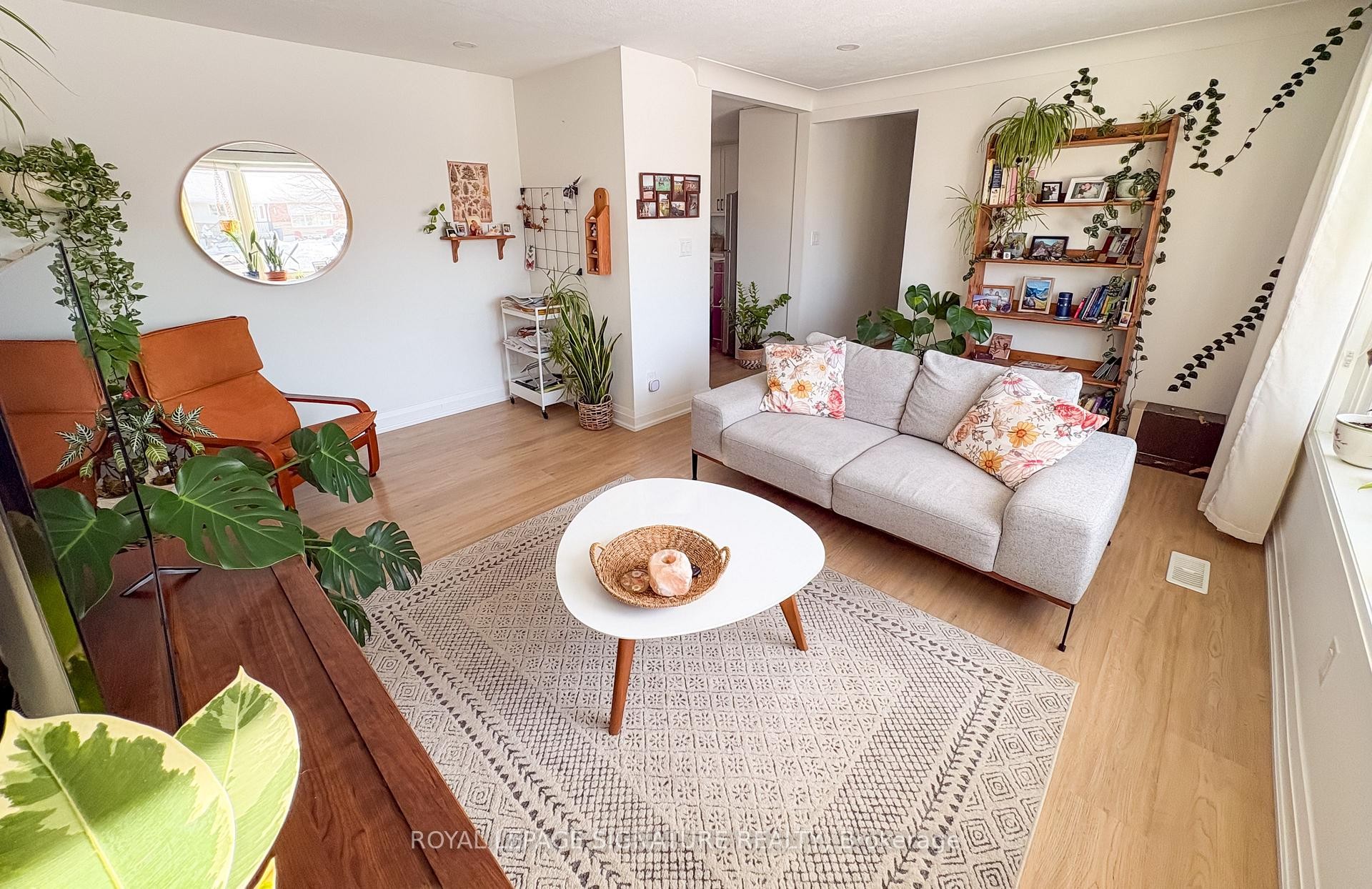 437 Upper Kenilworth Avenue, Hamilton, ON - Indoor Photo Showing Living Room