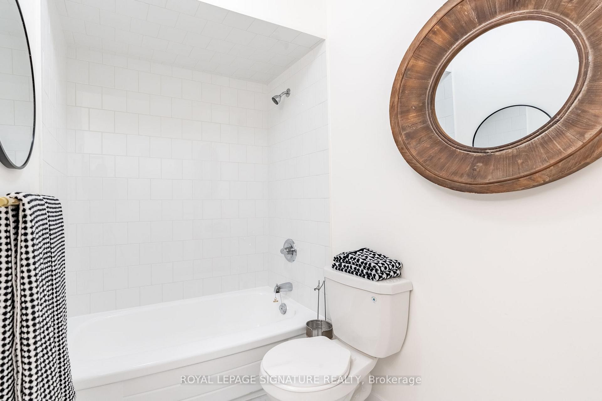 63 Woodman Drive N, Hamilton, ON - Indoor Photo Showing Bathroom