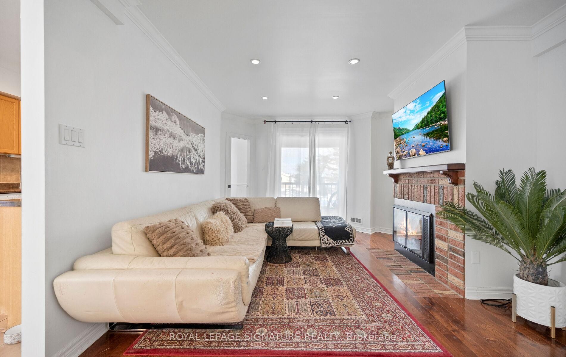 242-2110 Cleaver Avenue, Burlington, ON - Indoor