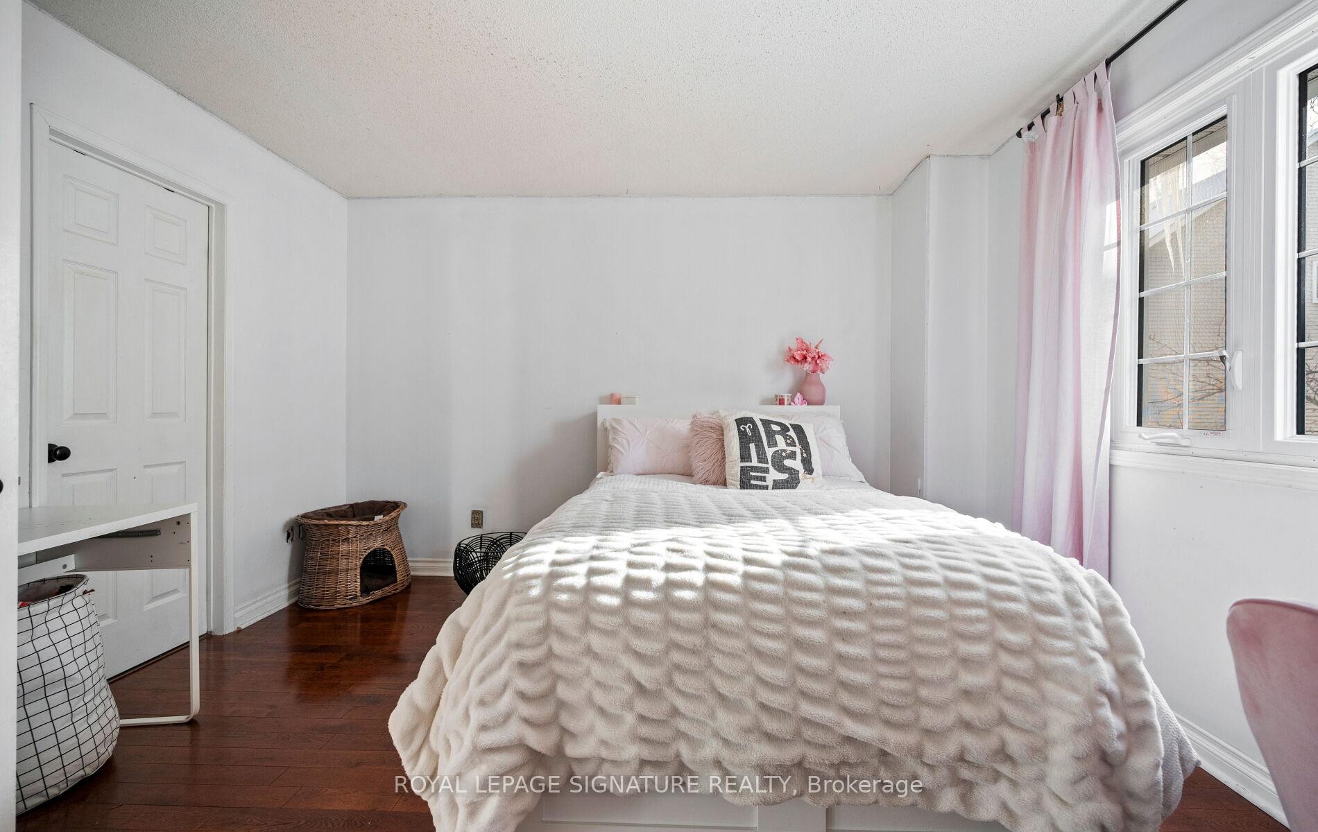 242-2110 Cleaver Avenue, Burlington, ON - Indoor Photo Showing Bedroom