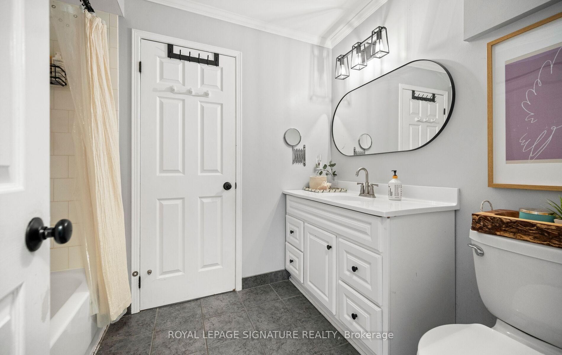 242-2110 Cleaver Avenue, Burlington, ON - Indoor Photo Showing Bathroom