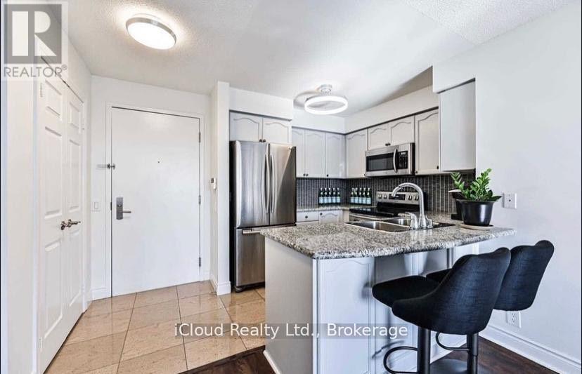 718 - 80 Harrison Garden Boulevard, Toronto, ON - Indoor Photo Showing Kitchen With Double Sink With Upgraded Kitchen