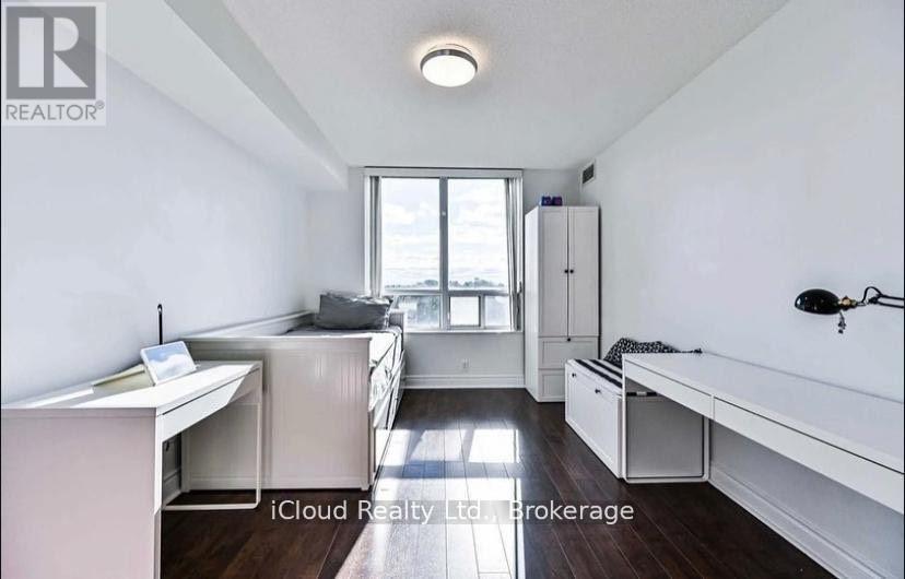 718 - 80 Harrison Garden Boulevard, Toronto, ON - Indoor Photo Showing Laundry Room