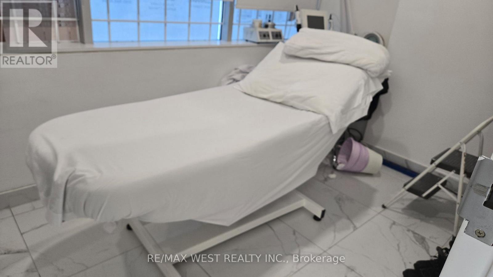 1 - 1903 Ironoak Way, Oakville, ON