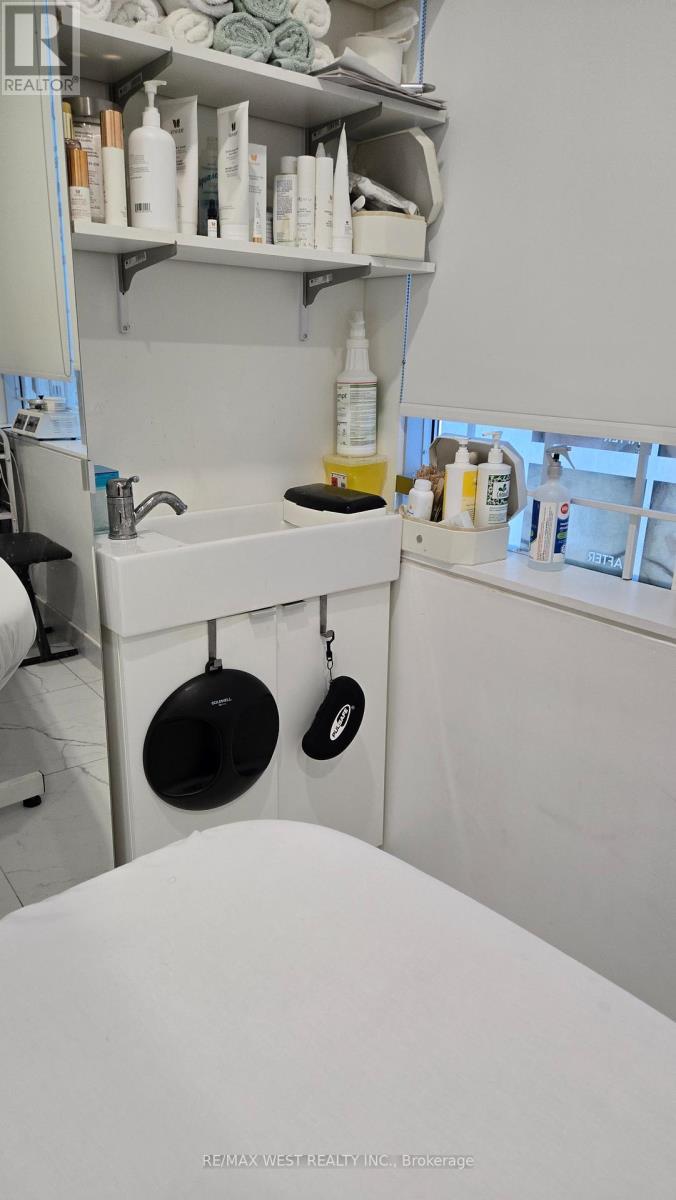 1 - 1903 Ironoak Way, Oakville, ON