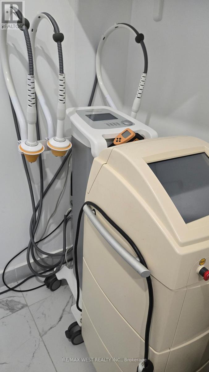 1 - 1903 Ironoak Way, Oakville, ON