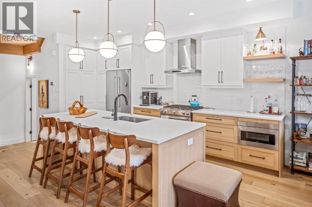 4, 810 3Rd Street, Canmore, AB - Indoor Photo Showing Kitchen With Upgraded Kitchen