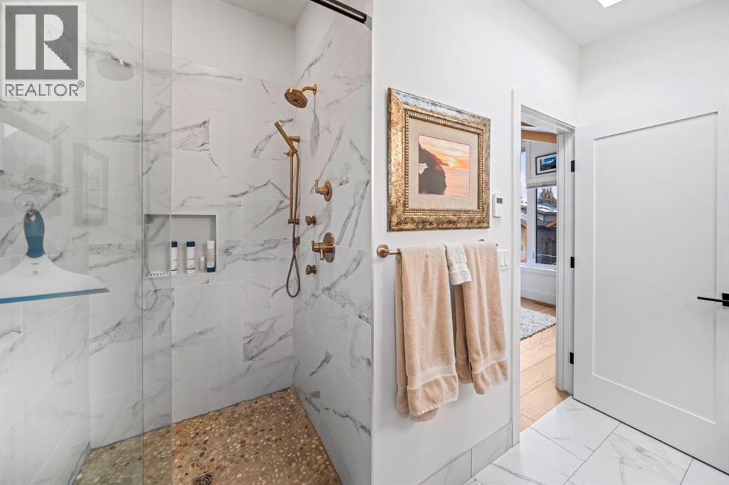 4, 810 3Rd Street, Canmore, AB - Indoor Photo Showing Bathroom