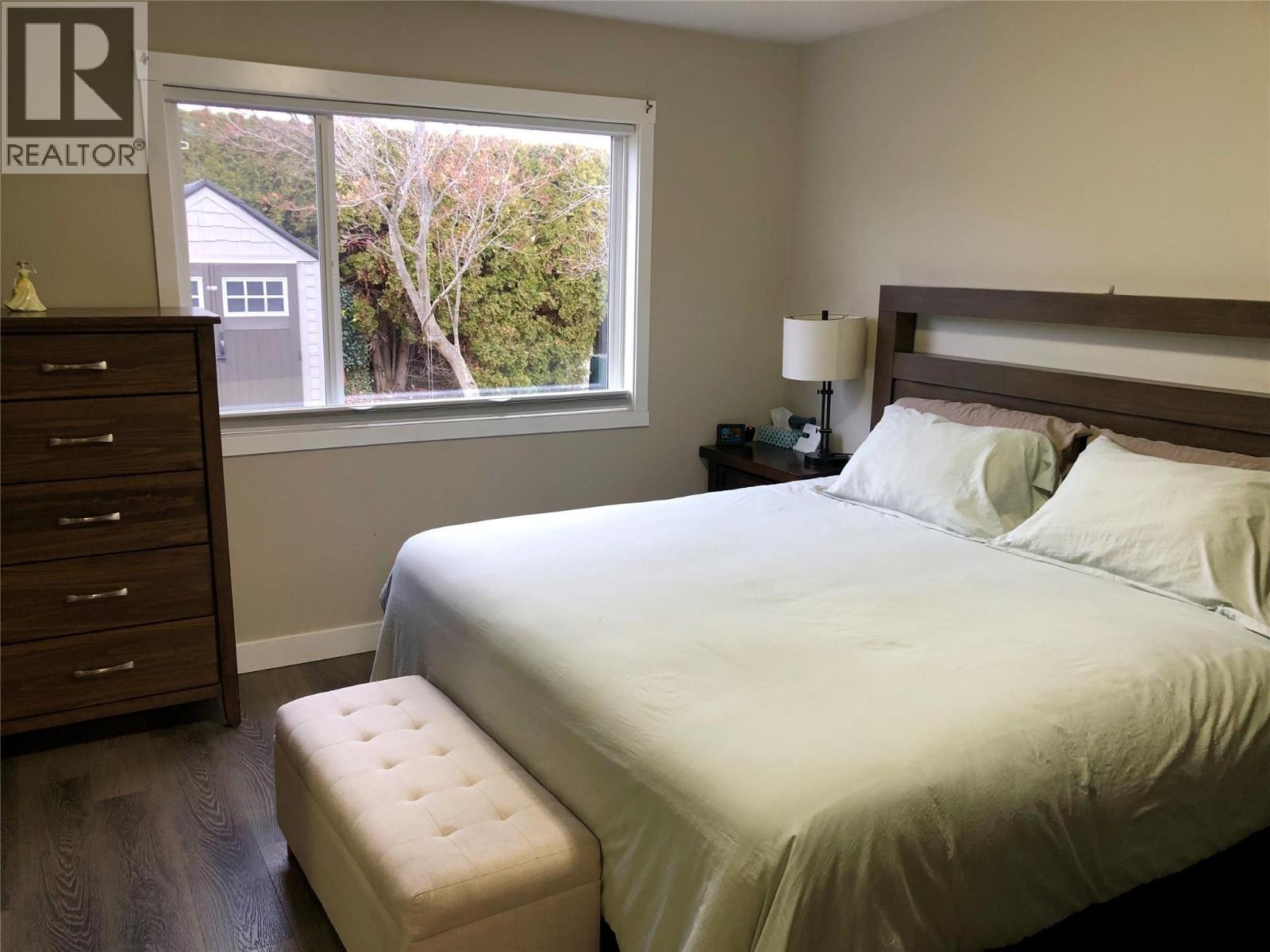 1255 Raymer Avenue Unit# 572, Kelowna, BC - Indoor Photo Showing Bedroom