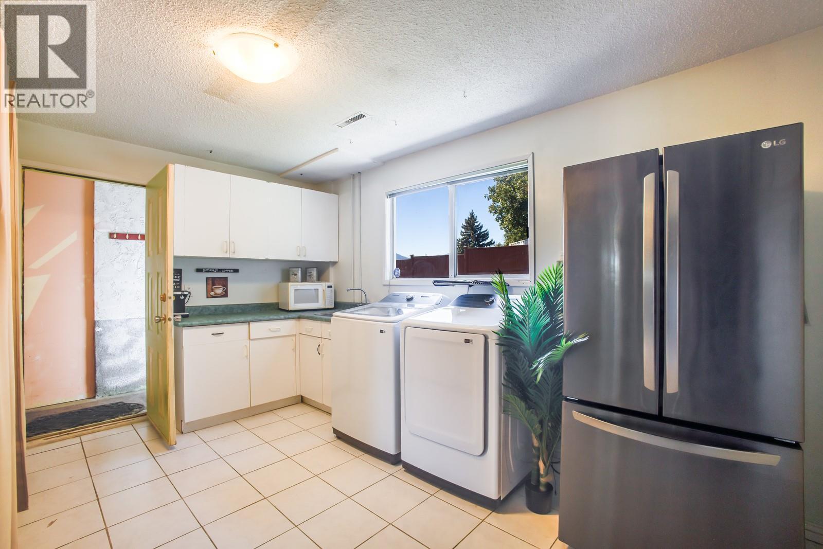 3088 Beverly Place, West Kelowna, BC - Indoor Photo Showing Laundry Room