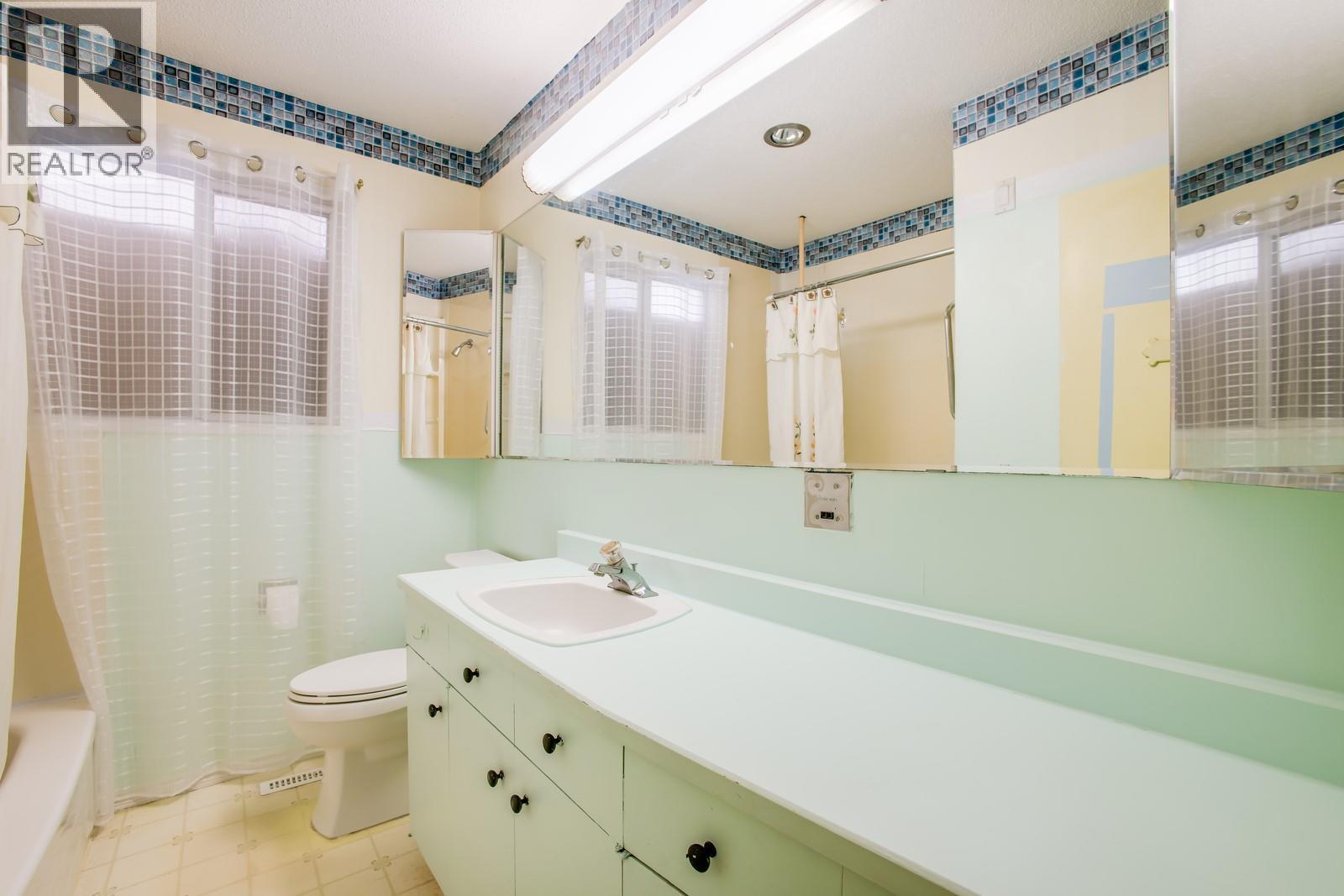 3088 Beverly Place, West Kelowna, BC - Indoor Photo Showing Bathroom