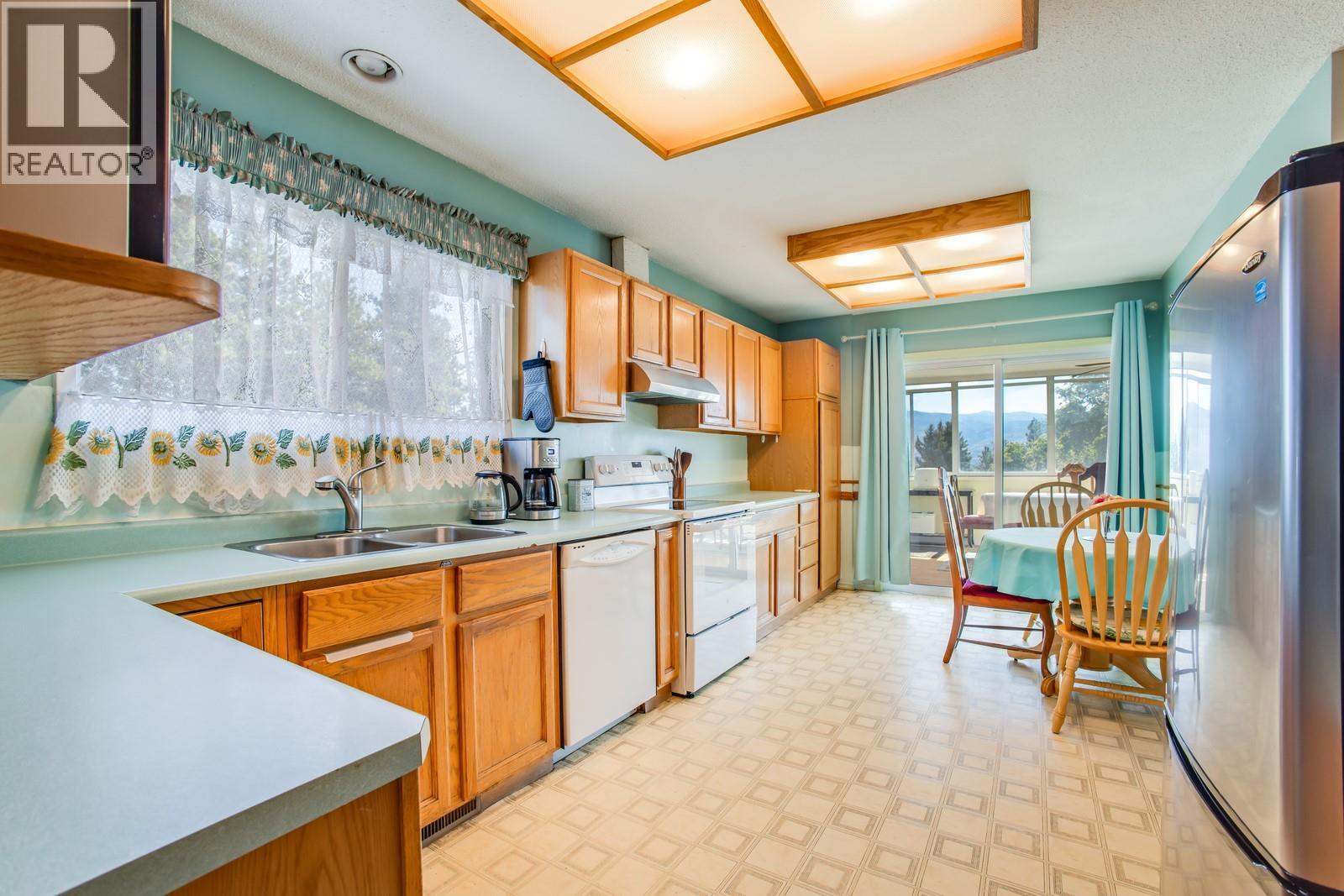 3088 Beverly Place, West Kelowna, BC - Indoor Photo Showing Kitchen With Double Sink