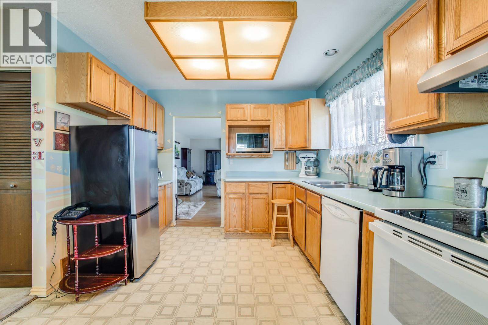 3088 Beverly Place, West Kelowna, BC - Indoor Photo Showing Kitchen With Double Sink